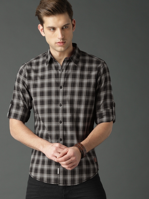 

Roadster Men Black & Grey Regular Fit Checked Casual Shirt