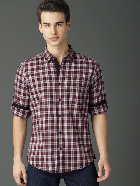

Roadster Men Maroon & White Regular Fit Checked Casual Shirt