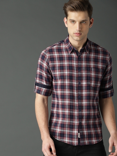 

Roadster Men Navy Blue & Maroon Regular Fit Checked Casual Shirt