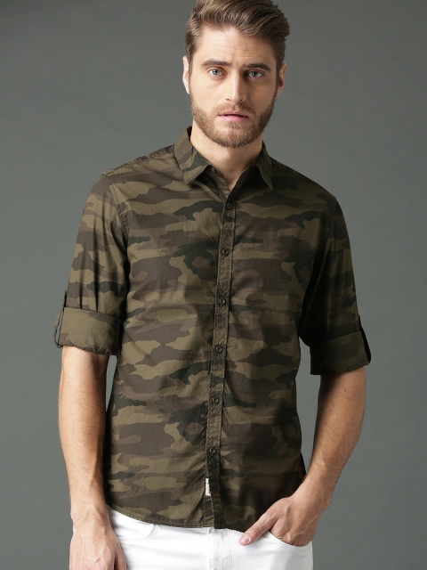 

Roadster Men Olive Green Regular Fit Camouflage Print Casual Shirt