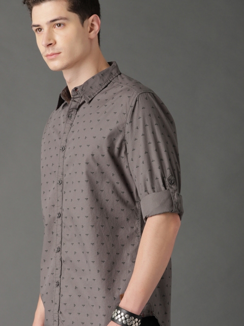 

Roadster Men Charcoal Grey & Black Regular Fit Cotton Printed Casual Shirt