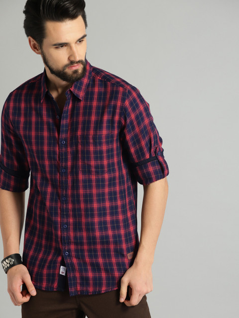 

Roadster Men Navy Blue & Pink Regular Fit Checked Casual Shirt