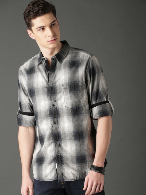 

Roadster Men Grey & Blue Regular Fit Monotone Shadow Check Shirt