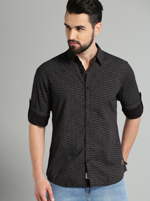 

Roadster Men Black Regular Fit Printed Casual Shirt