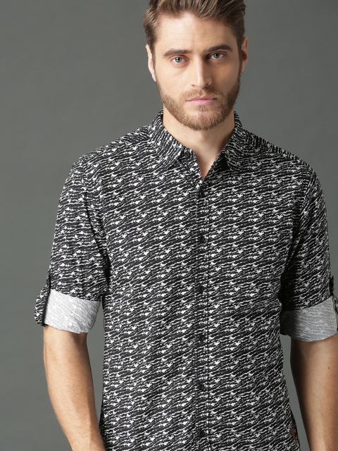 

Roadster Men Black & Off-White Regular Fit Cotton Printed Casual Shirt