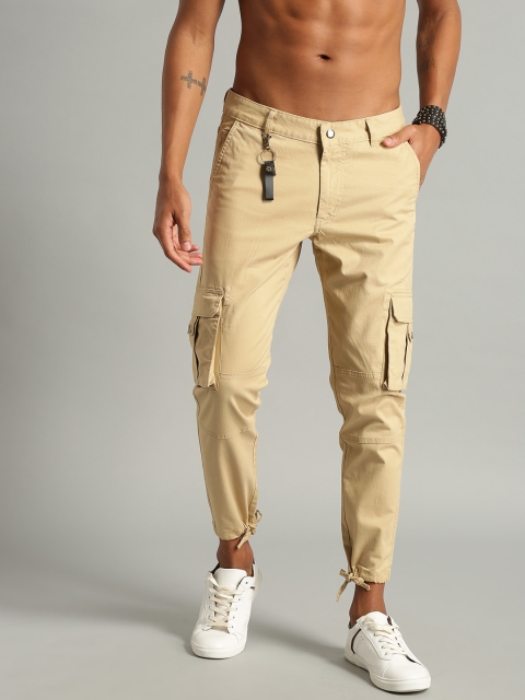 

Roadster Men Beige Solid Cropped Soil Release Cargos