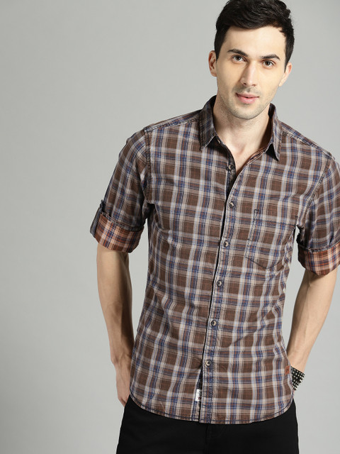 

Roadster Men Brown & Navy Regular Fit Checked Casual Shirt