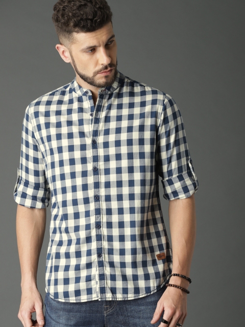 

Roadster Men Navy Blue & Off-White Slim Fit Checked Casual Shirt