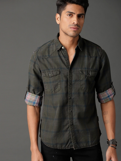 

Roadster Men Olive Green & Teal Regular Fit Blotch Checked Casual Shirt