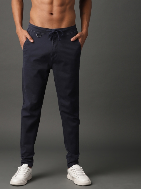 

Roadster Men Navy Regular Fit Solid Joggers, Navy blue