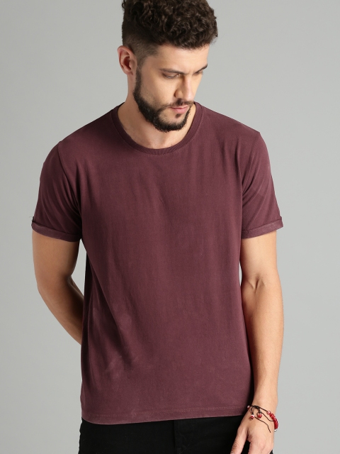 

Roadster Men Burgundy Washed Solid Round Neck Pure Cotton T-shirt