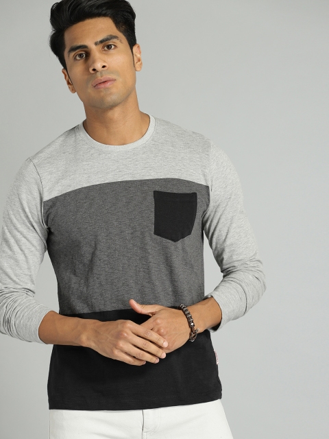 

Roadster Men Grey Melange & Black Colourblocked Round Neck T-shirt