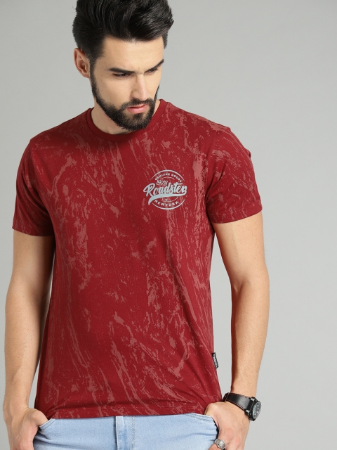 

Roadster Men Red Textured All Over Printed Round Neck T-shirt