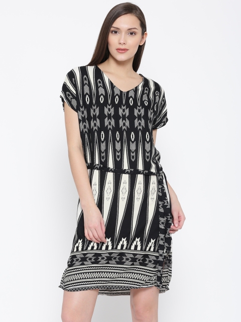 

Vero Moda Black & Off-White Printed Shift Dress