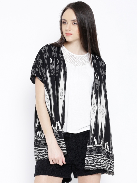 

Vero Moda Black & Off-White Printed Shrug