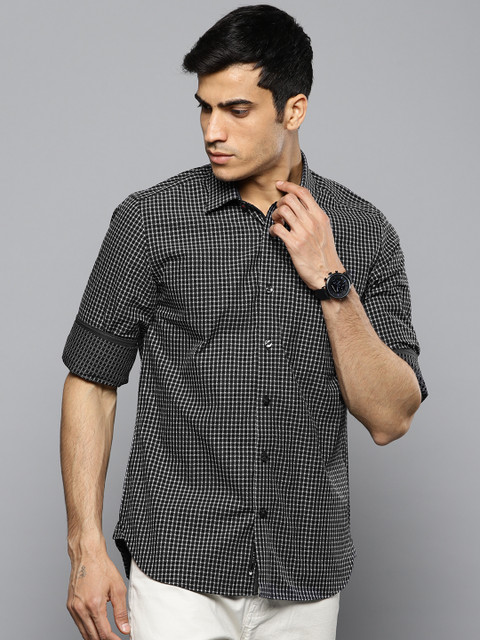 

Louis Philippe Men Black & White Slim Fit Checked Formal Shirt
