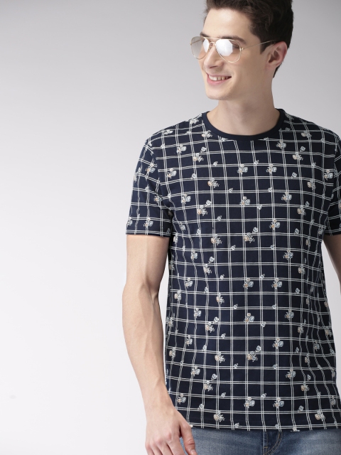 

Mast & Harbour Men Navy Blue & White Checked Round Neck T-shirt
