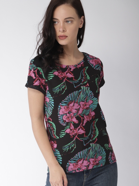 

Levis Women Black & Pink Printed Slim Fit Round Neck T-shirt