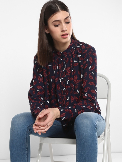 

Levis Women Navy & Red Regular Fit Printed Casual Shirt, Navy blue