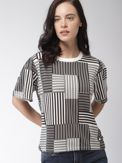 

Levis Women Black & White Striped Round Neck T-shirt