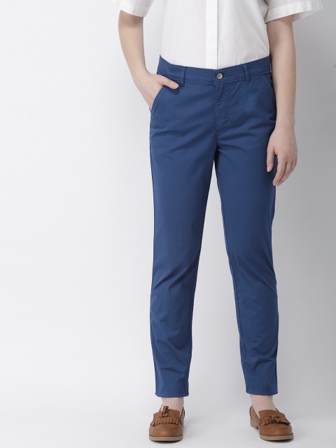 

Levis Women Blue Skinny Fit Solid Chinos