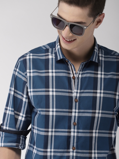 

Mast & Harbour Men Blue & White Regular Fit Checked Casual Shirt