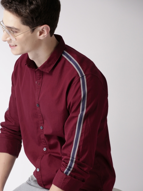 

Mast & Harbour Men Maroon Solid Casual Shirt