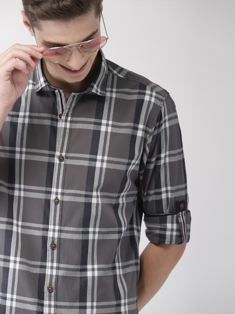 

Mast & Harbour Men Grey & White Regular Fit Checked Casual Shirt