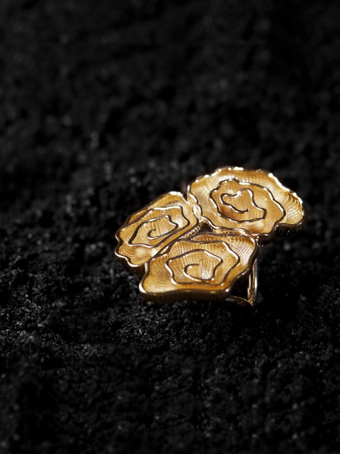 

shaze Women Gold-Plated Floral-Shaped Cocktail Ring