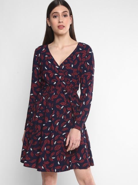 

Levis Women Navy & Red Fit and Flare Dress, Navy blue