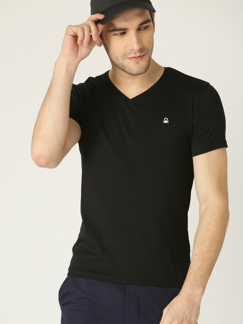 

United Colors of Benetton Men Black Solid V-Neck T-shirt