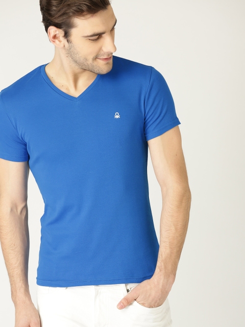 

United Colors of Benetton Men Blue Solid V-Neck T-shirt