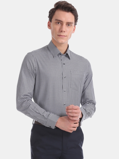 

Arrow Men White & Black Slim Fit Checked Formal Shirt