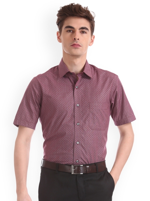

Arrow Men Burgundy Regular Fit Solid Formal Shirt