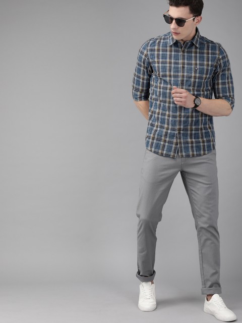 

Arrow Sport Men Teal Blue & White Slim Fit Checked Casual Shirt