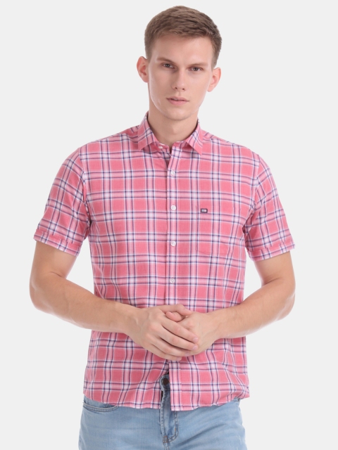 

Arrow Sport Men Coral Pink & Navy Blue Regular Fit Checked Casual Shirt