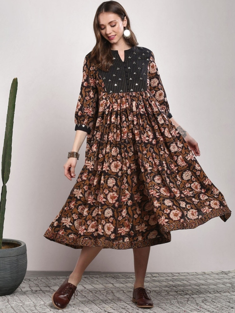 

Sangria Women Black Floral Printed Empire Dress