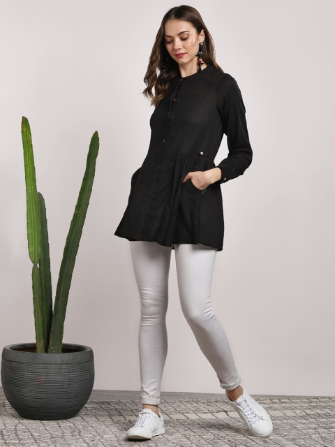 

Sangria Women Black Solid Top