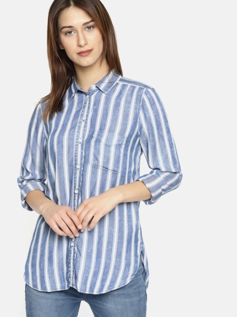 

AMERICAN EAGLE OUTFITTERS Women Blue & White Boyfried Fit Striped Shirt