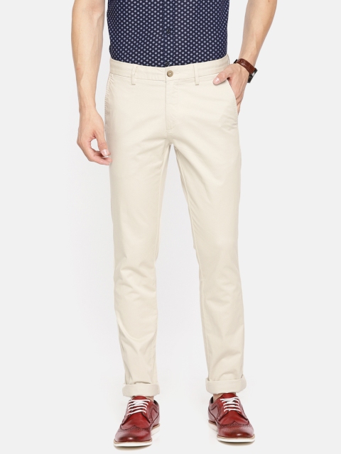 

U.S. Polo Assn. Men Off-White & Beige Austin Trim Fit Printed Regular Trousers