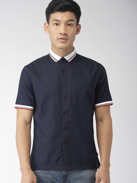 

Levis Men Blue Slim Fit Solid Casual Shirt