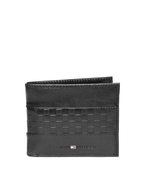 

Tommy Hilfiger Men Black Checked Leather Two Fold Wallet