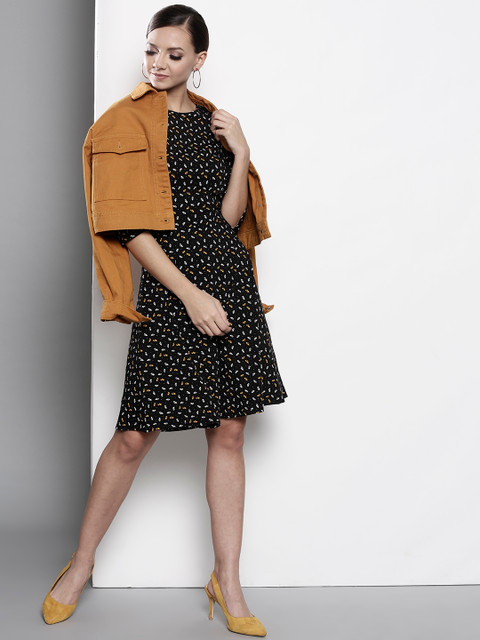 

DOROTHY PERKINS Women Black Printed Fit and Flare Dress