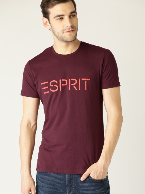 

ESPRIT Men Burgundy Solid Round Neck T-shirt with Printed Detail