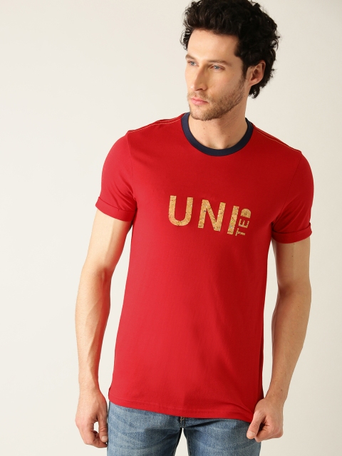 

United Colors of Benetton Men Red Solid Round Neck T-shirt