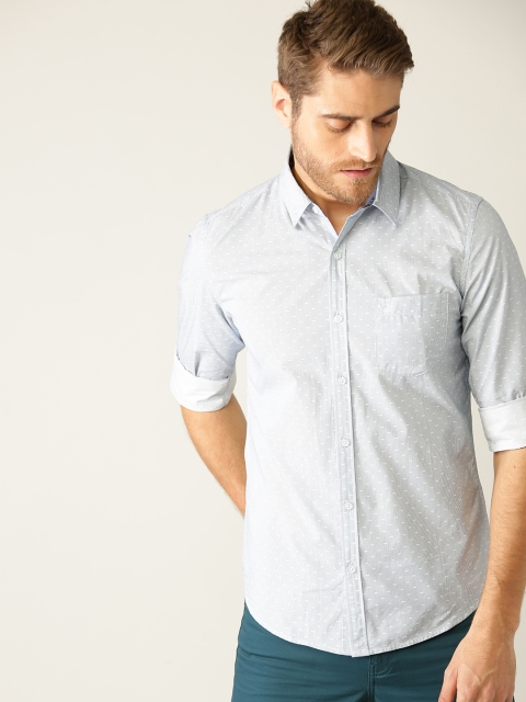 

United Colors of Benetton Men White & Navy Blue Slim Fit Striped Casual Shirt