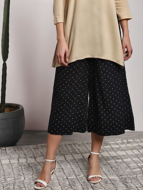 

Sangria Women Black Regular Fit Printed Culottes