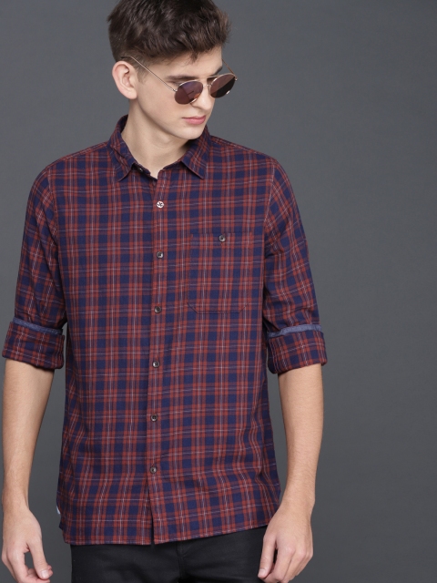 

WROGN Men Maroon & Navy Blue Regular Fit Checked Casual Shirt