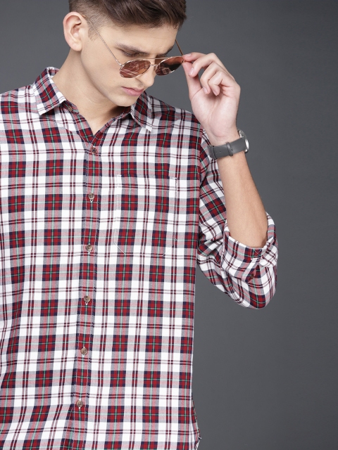 

WROGN Men Red & White Slim Fit Checked Casual Shirt