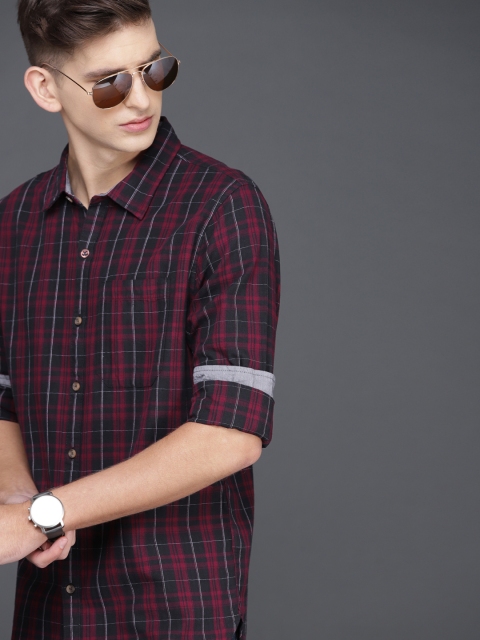 

WROGN Men Maroon & Black Slim Fit Checked Casual Shirt